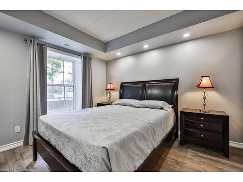 103-1460 Bishops Gate, Oakville, ON - Indoor Photo Showing Bedroom