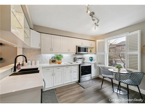 2149 Mountain Grove Avenue, Burlington, ON - Indoor Photo Showing Kitchen