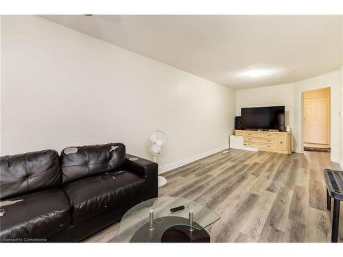 30 Rodwell Court, Brampton, ON - Indoor Photo Showing Living Room