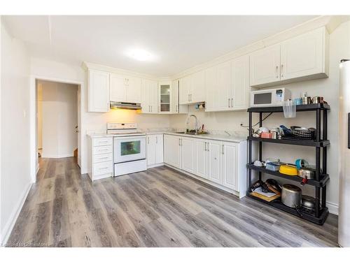 30 Rodwell Court, Brampton, ON - Indoor Photo Showing Kitchen