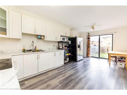 30 Rodwell Court, Brampton, ON - Indoor Photo Showing Kitchen With Double Sink