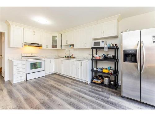 30 Rodwell Court, Brampton, ON - Indoor Photo Showing Kitchen