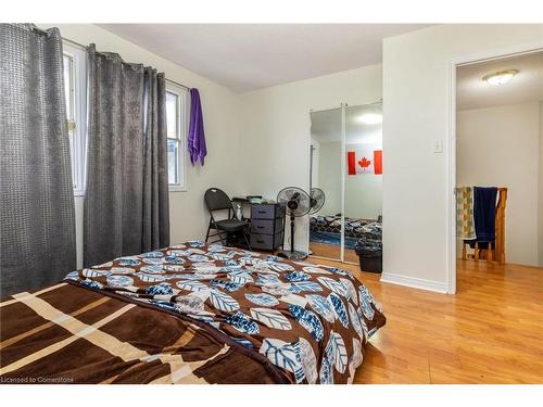 30 Rodwell Court, Brampton, ON - Indoor Photo Showing Bedroom