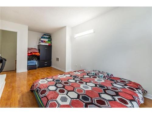 30 Rodwell Court, Brampton, ON - Indoor Photo Showing Bedroom