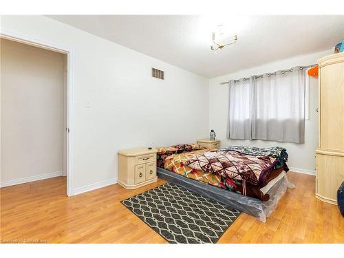 30 Rodwell Court, Brampton, ON - Indoor Photo Showing Bedroom