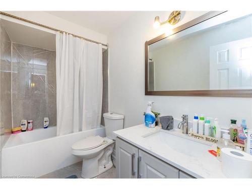 30 Rodwell Court, Brampton, ON - Indoor Photo Showing Bathroom