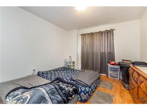 30 Rodwell Court, Brampton, ON - Indoor Photo Showing Bedroom