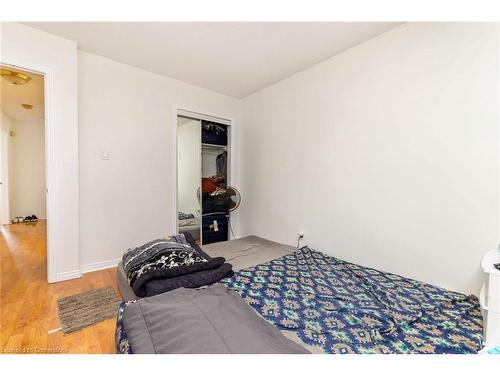 30 Rodwell Court, Brampton, ON - Indoor Photo Showing Bedroom