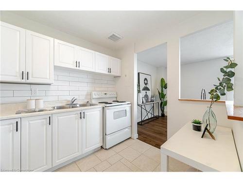 Ph-2-1100 Caven Street, Mississauga, ON - Indoor Photo Showing Kitchen With Double Sink