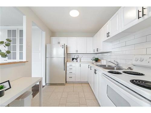 Ph-2-1100 Caven Street, Mississauga, ON - Indoor Photo Showing Kitchen With Double Sink