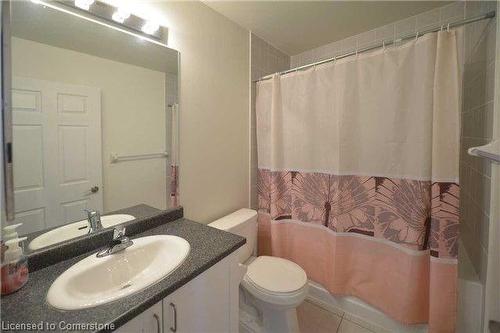 319-339 Rathburn Road W, Mississauga, ON - Indoor Photo Showing Bathroom