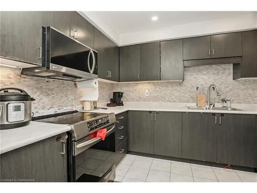 228 Duncan Lane, Milton, ON - Indoor Photo Showing Kitchen With Double Sink With Upgraded Kitchen