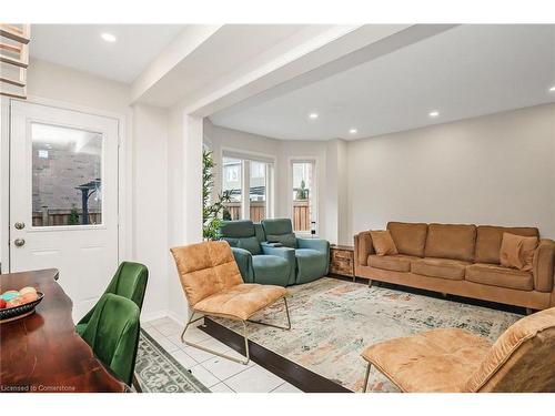 228 Duncan Lane, Milton, ON - Indoor Photo Showing Living Room