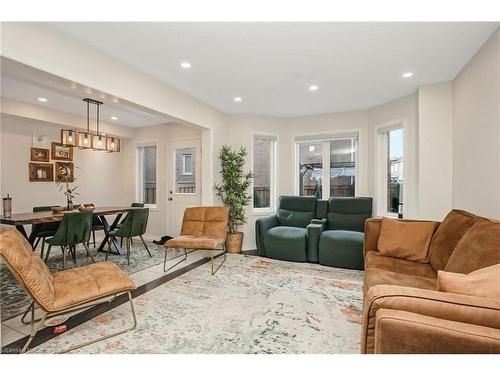 228 Duncan Lane, Milton, ON - Indoor Photo Showing Living Room