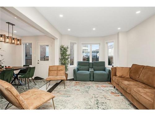 228 Duncan Lane, Milton, ON - Indoor Photo Showing Living Room