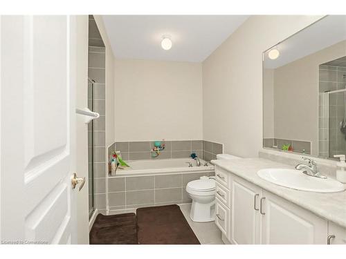 228 Duncan Lane, Milton, ON - Indoor Photo Showing Bathroom