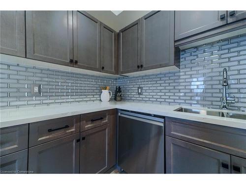 3293 Homestead Drive, Hamilton, ON - Indoor Photo Showing Kitchen