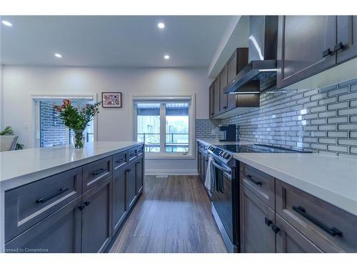 3293 Homestead Drive, Hamilton, ON - Indoor Photo Showing Kitchen With Upgraded Kitchen