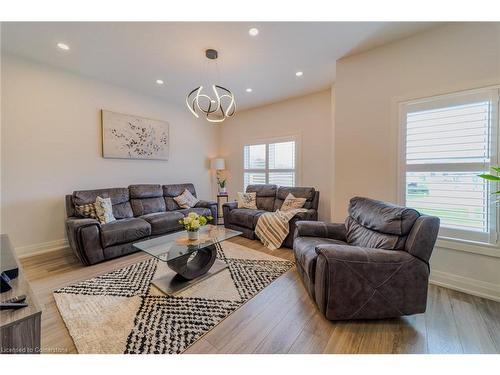 3293 Homestead Drive, Hamilton, ON - Indoor Photo Showing Living Room