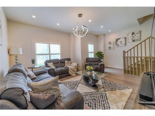 3293 Homestead Drive, Hamilton, ON - Indoor Photo Showing Living Room