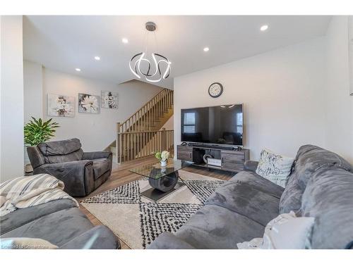 3293 Homestead Drive, Hamilton, ON - Indoor Photo Showing Living Room