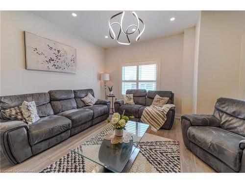 3293 Homestead Drive, Hamilton, ON - Indoor Photo Showing Living Room