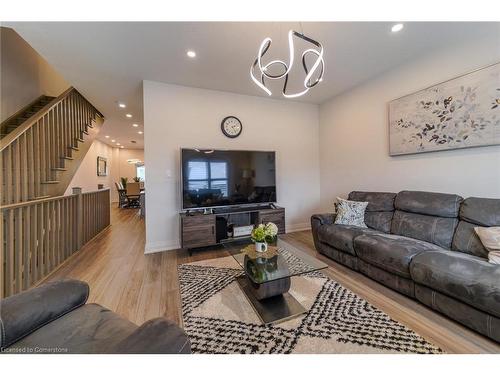 3293 Homestead Drive, Hamilton, ON - Indoor Photo Showing Living Room