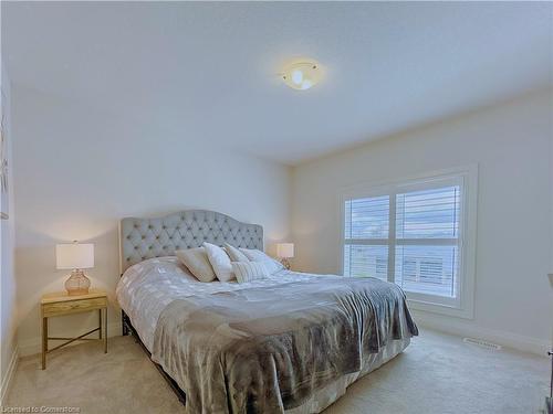 3293 Homestead Drive, Hamilton, ON - Indoor Photo Showing Bedroom