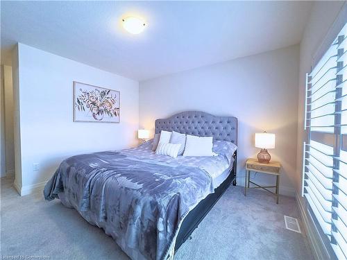 3293 Homestead Drive, Hamilton, ON - Indoor Photo Showing Bedroom