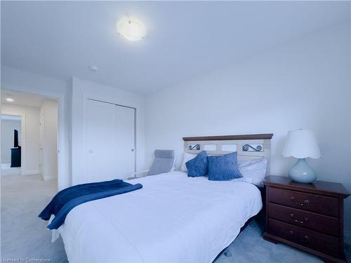 3293 Homestead Drive, Hamilton, ON - Indoor Photo Showing Bedroom