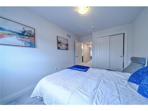 3293 Homestead Drive, Hamilton, ON - Indoor Photo Showing Bedroom