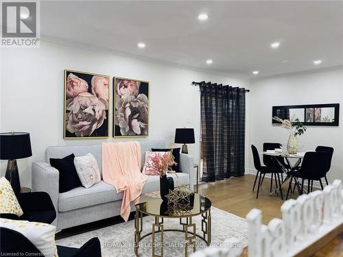 206 Folkstone Crescent, Brampton, ON - Indoor Photo Showing Living Room