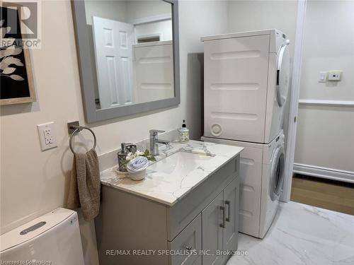 206 Folkstone Crescent, Brampton, ON - Indoor Photo Showing Laundry Room