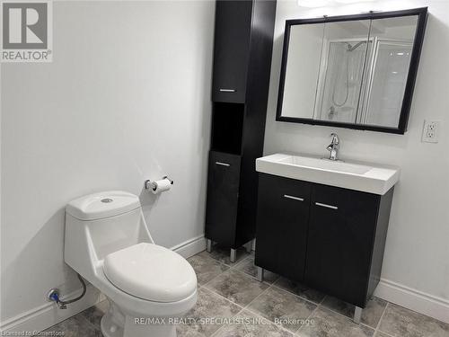 206 Folkstone Crescent, Brampton, ON - Indoor Photo Showing Bathroom