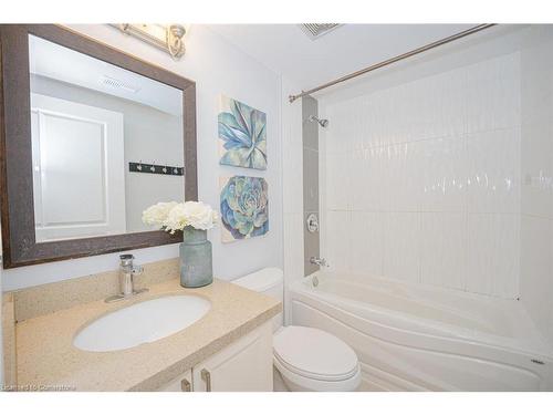 3-122 Courtland Avenue E, Kitchener, ON - Indoor Photo Showing Bathroom