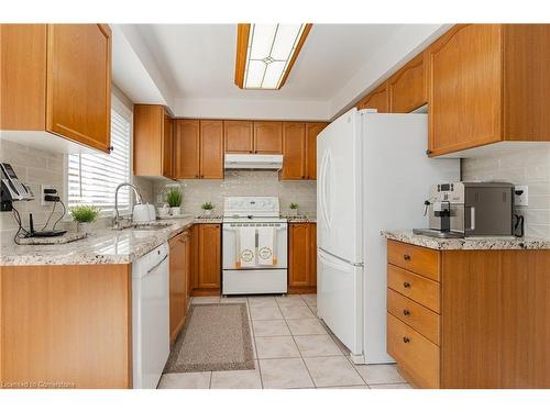 7 Teversham Court, Markham, ON - Indoor Photo Showing Kitchen