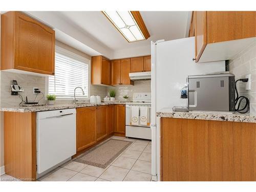 7 Teversham Court, Markham, ON - Indoor Photo Showing Kitchen