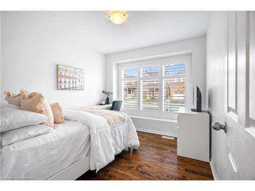 1115 Solomon Court, Milton, ON - Indoor Photo Showing Bedroom