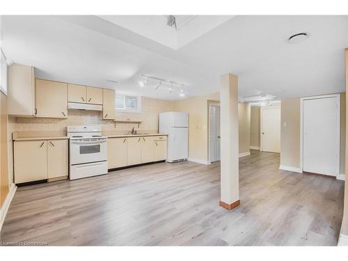 Bsmt-185 Burlington Street, London, ON - Indoor Photo Showing Kitchen