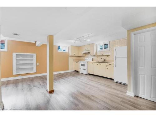 Bsmt-185 Burlington Street, London, ON - Indoor Photo Showing Kitchen