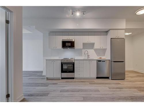 1104-5 Wellington Street S, Kitchener, ON - Indoor Photo Showing Kitchen