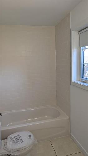 Main-139 Highriver Trail, Welland, ON - Indoor Photo Showing Bathroom