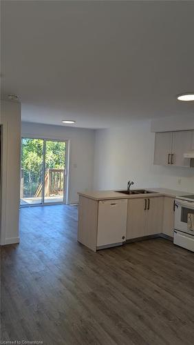 Main-139 Highriver Trail, Welland, ON - Indoor Photo Showing Kitchen