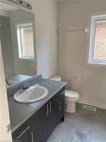 48 Prudhoe Terrace, Barrie, ON - Indoor Photo Showing Bathroom