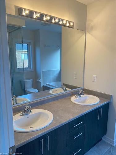 48 Prudhoe Terrace, Barrie, ON - Indoor Photo Showing Bathroom