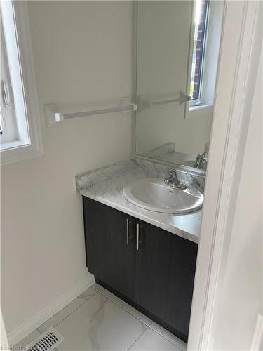 48 Prudhoe Terrace, Barrie, ON - Indoor Photo Showing Bathroom