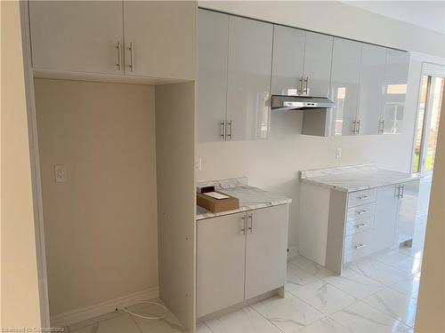 48 Prudhoe Terrace, Barrie, ON - Indoor Photo Showing Laundry Room