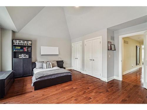 2378 Marine Drive, Oakville, ON - Indoor Photo Showing Bedroom