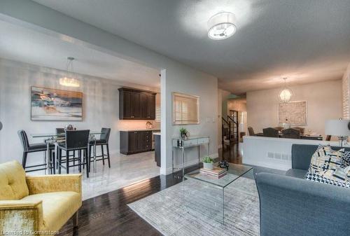 76 Isabella Street, Kitchener, ON - Indoor Photo Showing Living Room