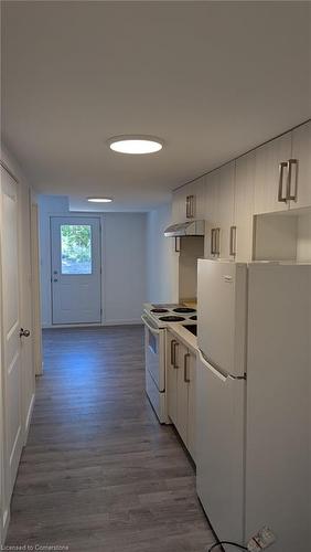 Lower-139 Highriver Trail, Welland, ON - Indoor Photo Showing Kitchen